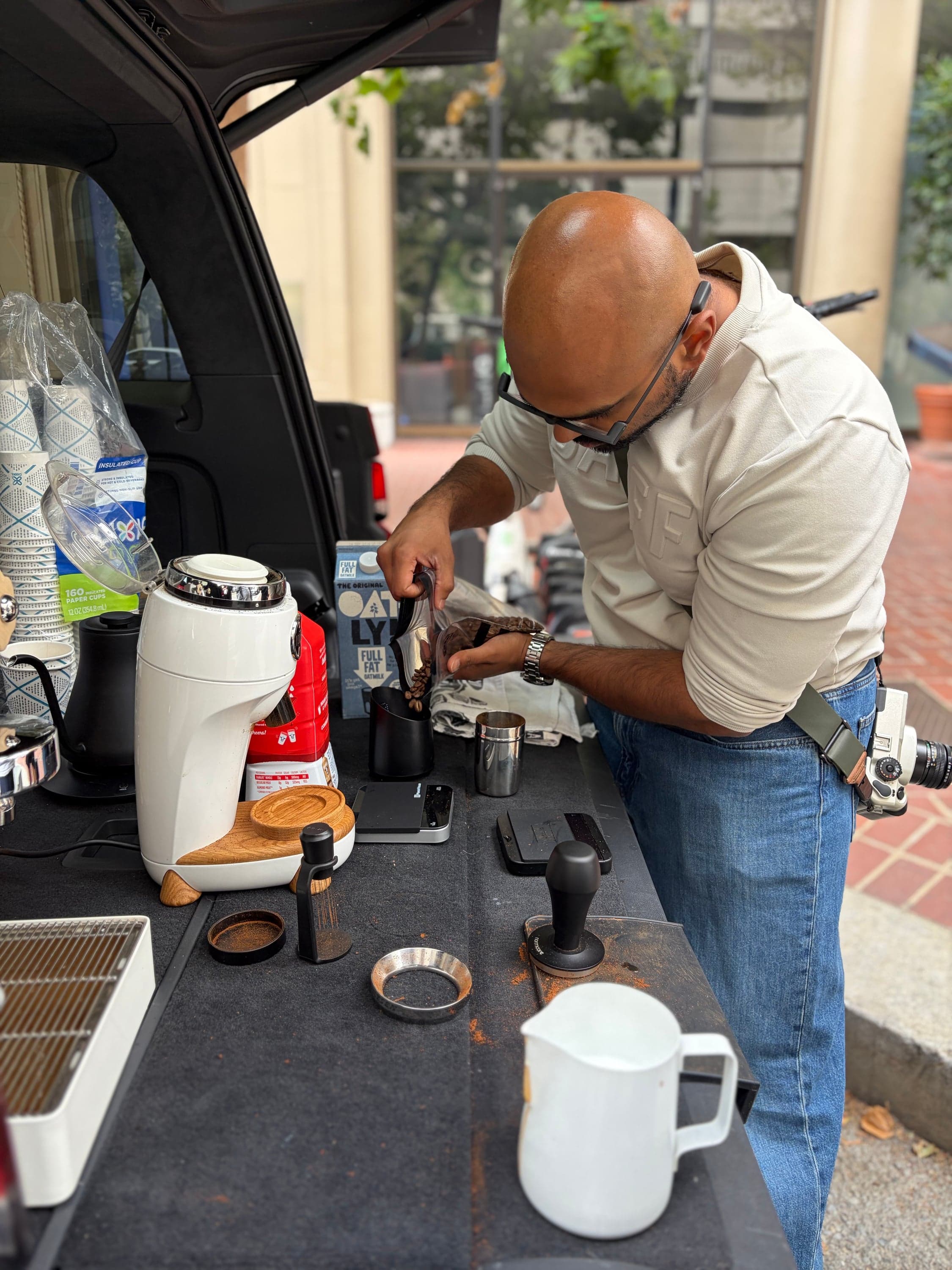 a latte pour